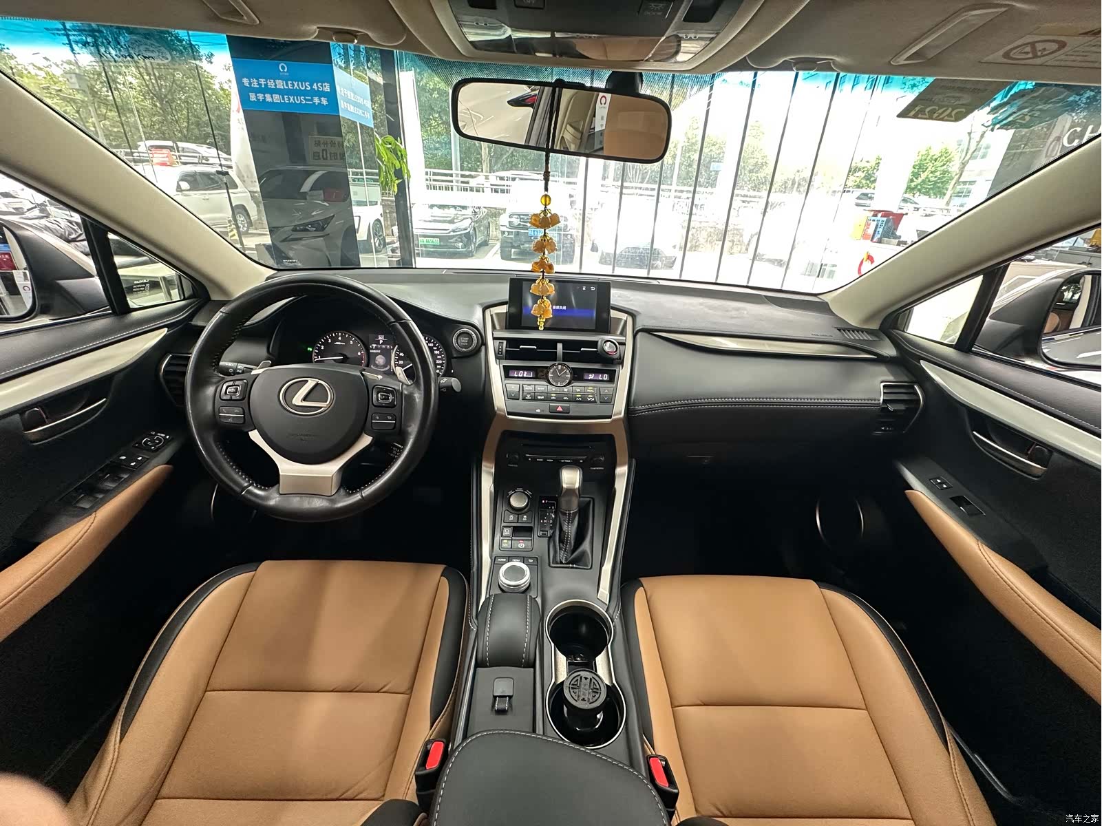 Lexus NX, 2015 16