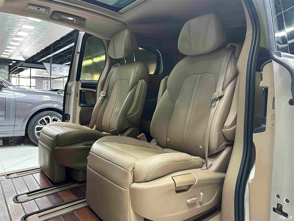 Buick GL8, 2017 13