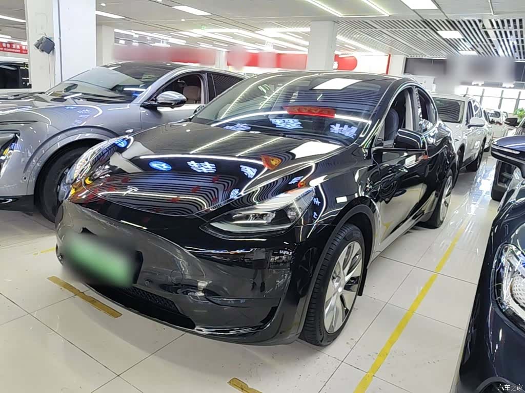 Tesla Model Y, 2023 1