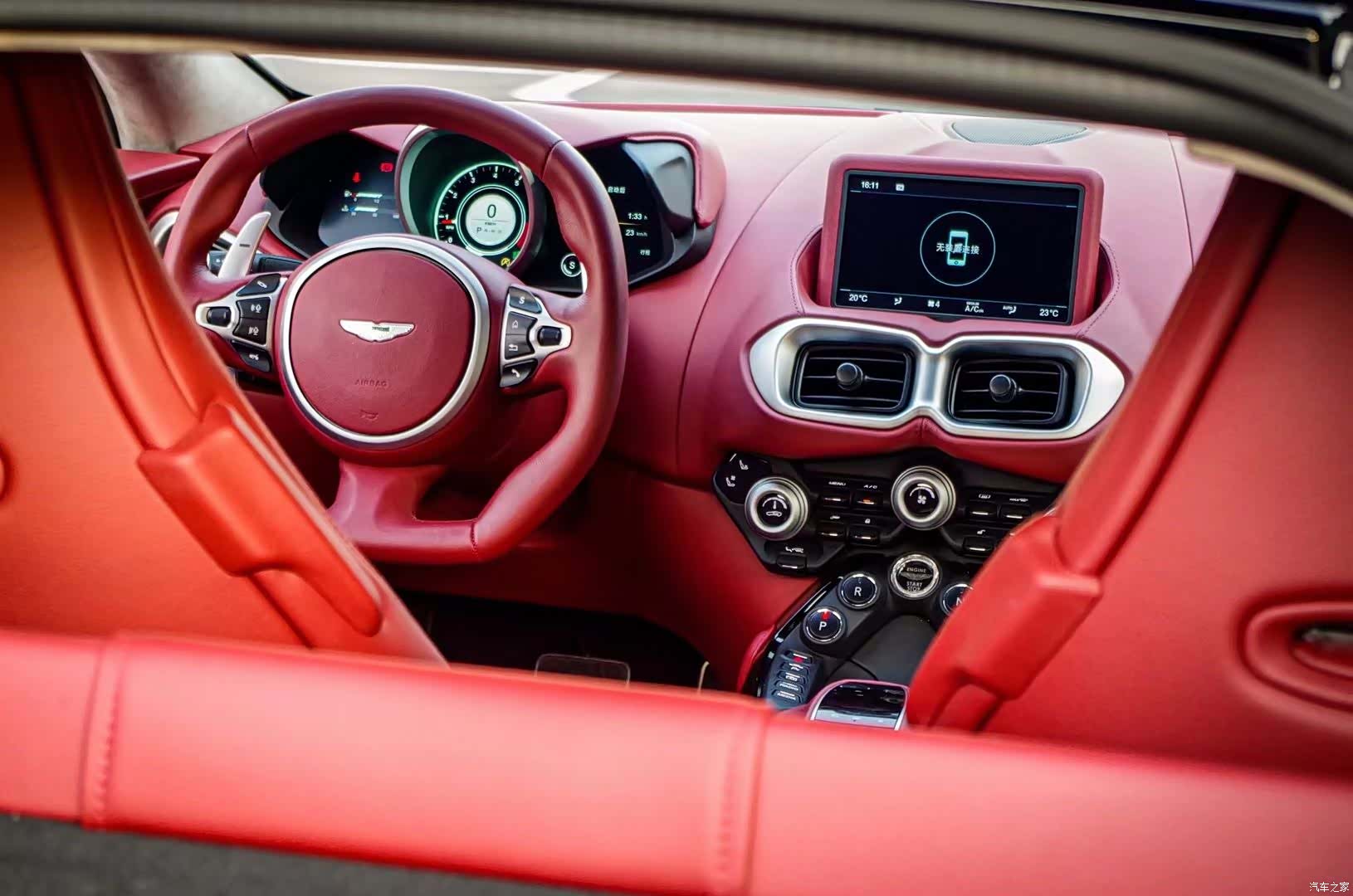 Aston Martin Vantage, 2019 все фото