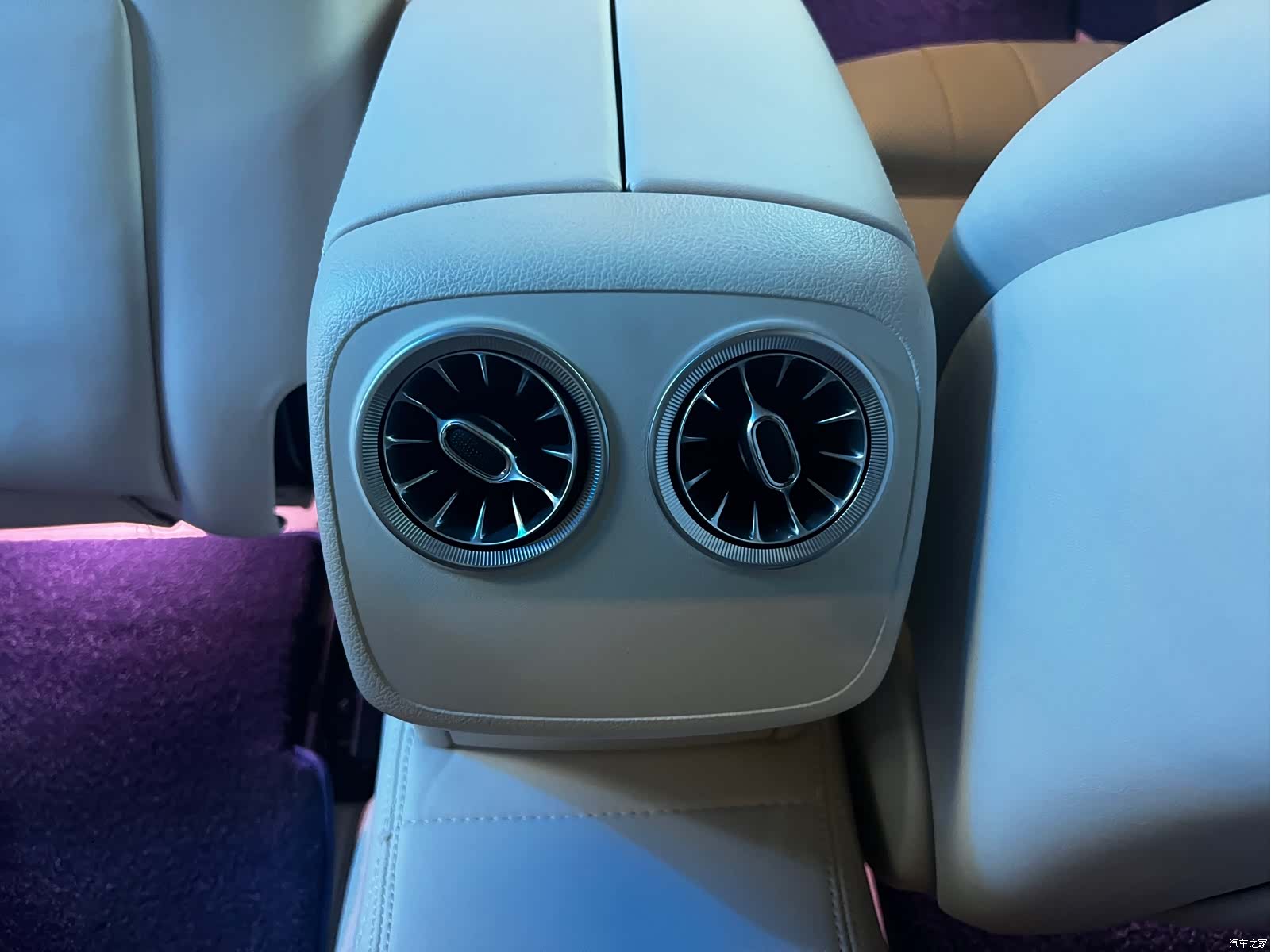 Mercedes-Benz E-Class, 2020 11