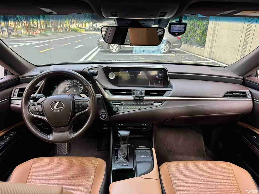 Lexus ES, 2019 9