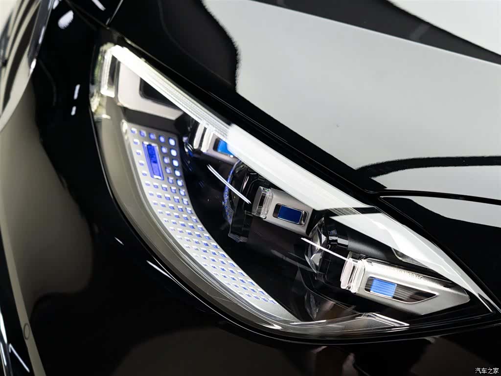 Mercedes-Benz S-Class, 2025 4