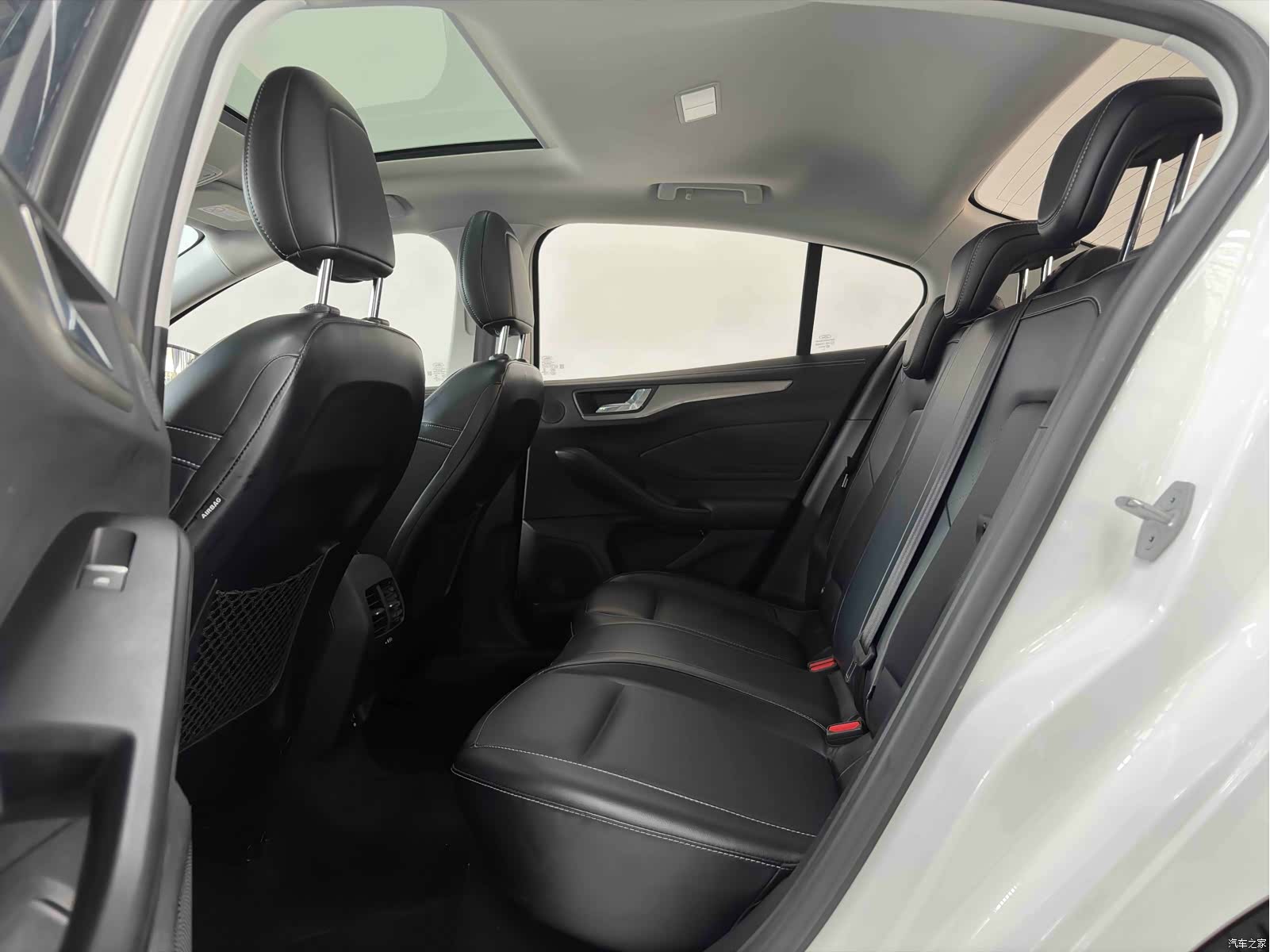 Ford Focus, 2022 все фото