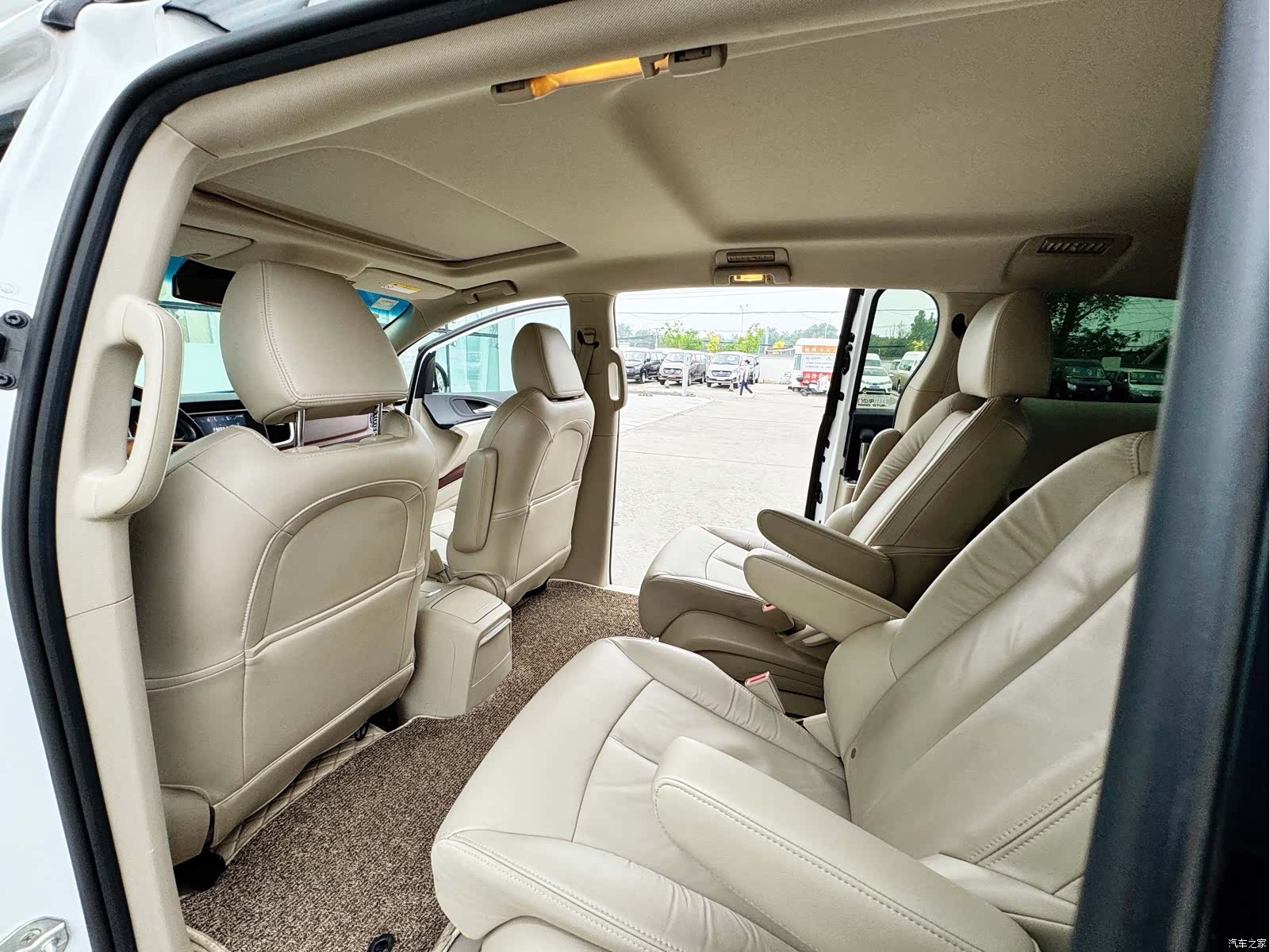 Buick GL8, 2018 6