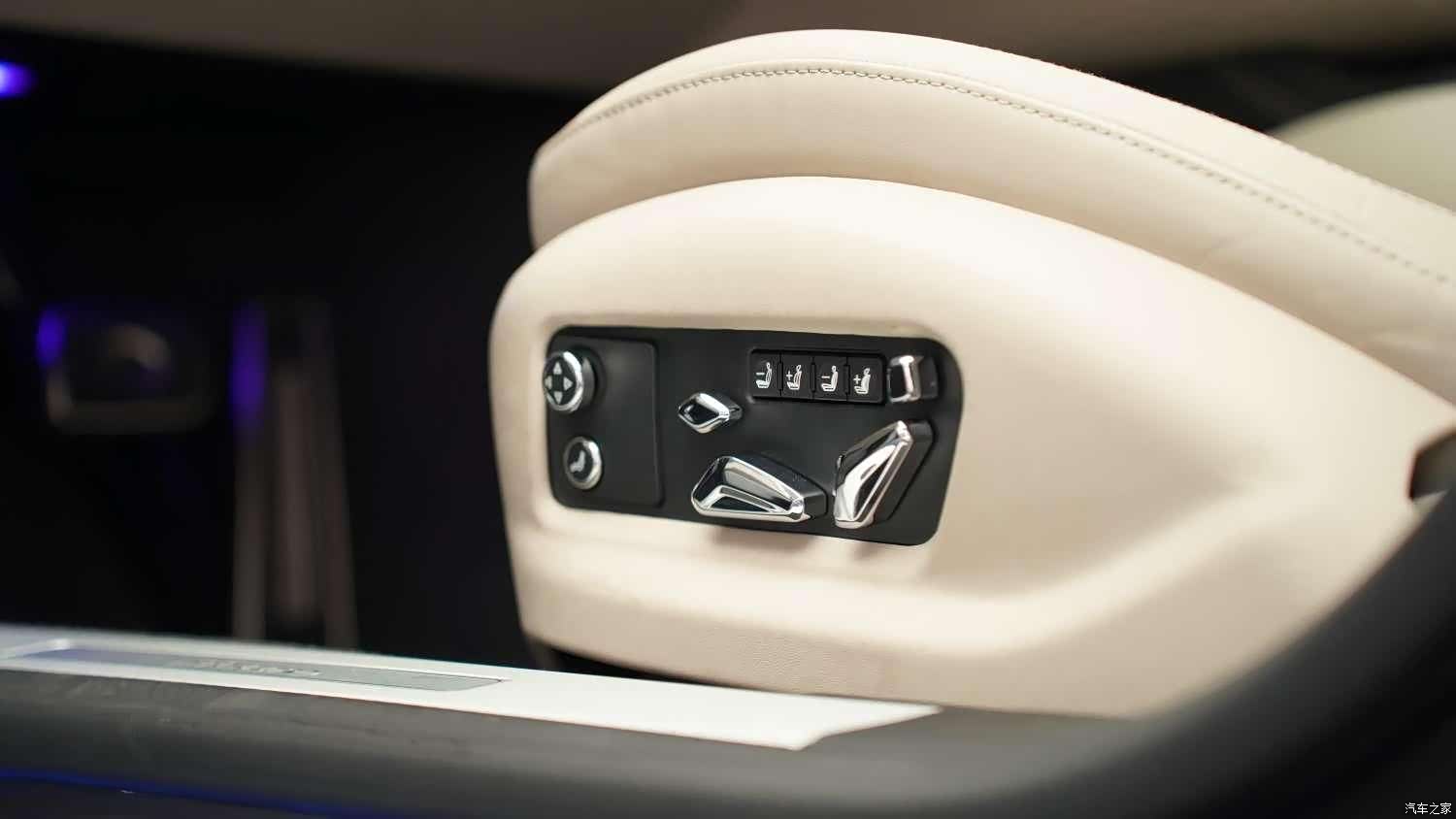 Bentley Flying Spur, 2024 24