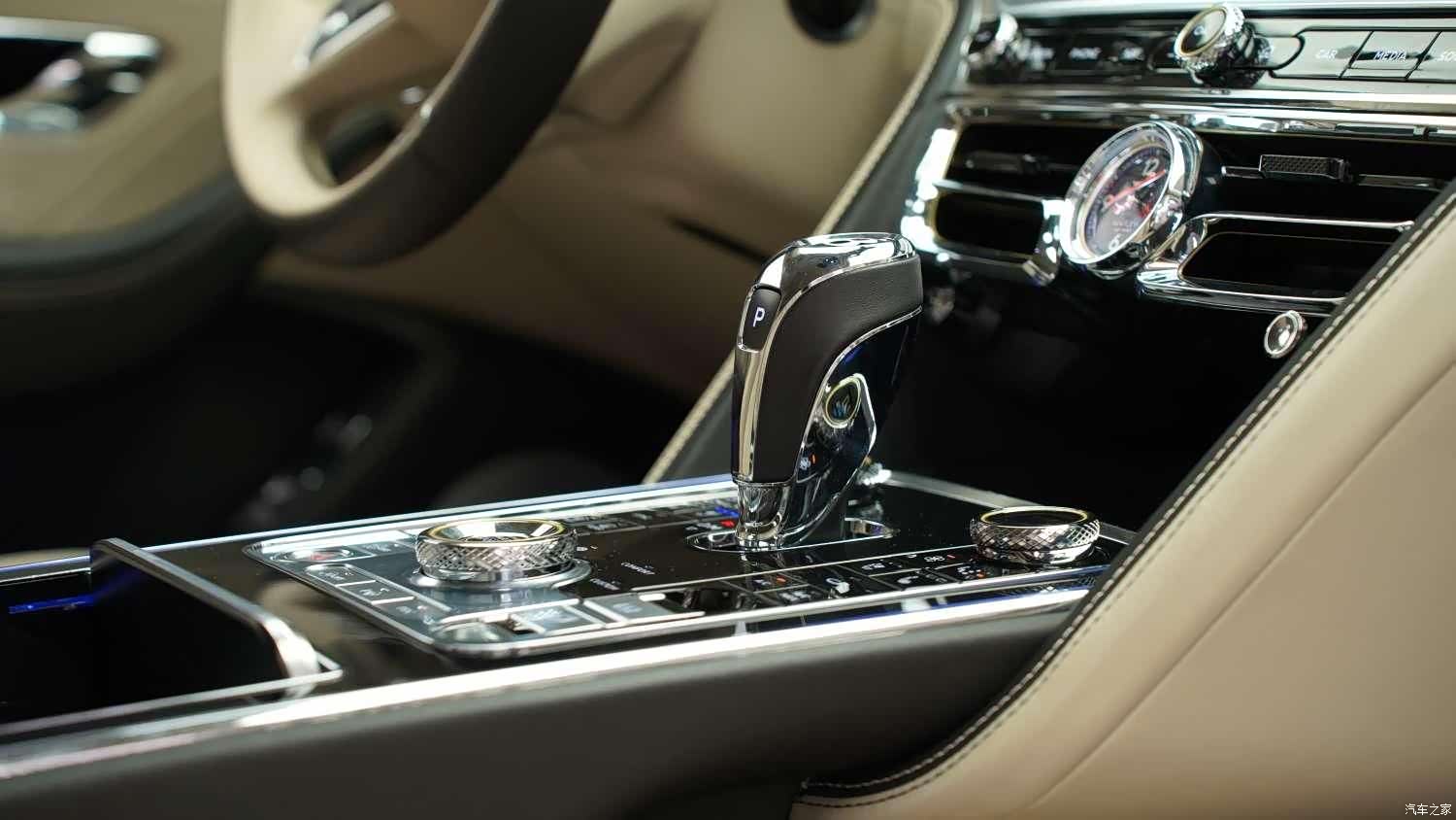 Bentley Flying Spur, 2024 13