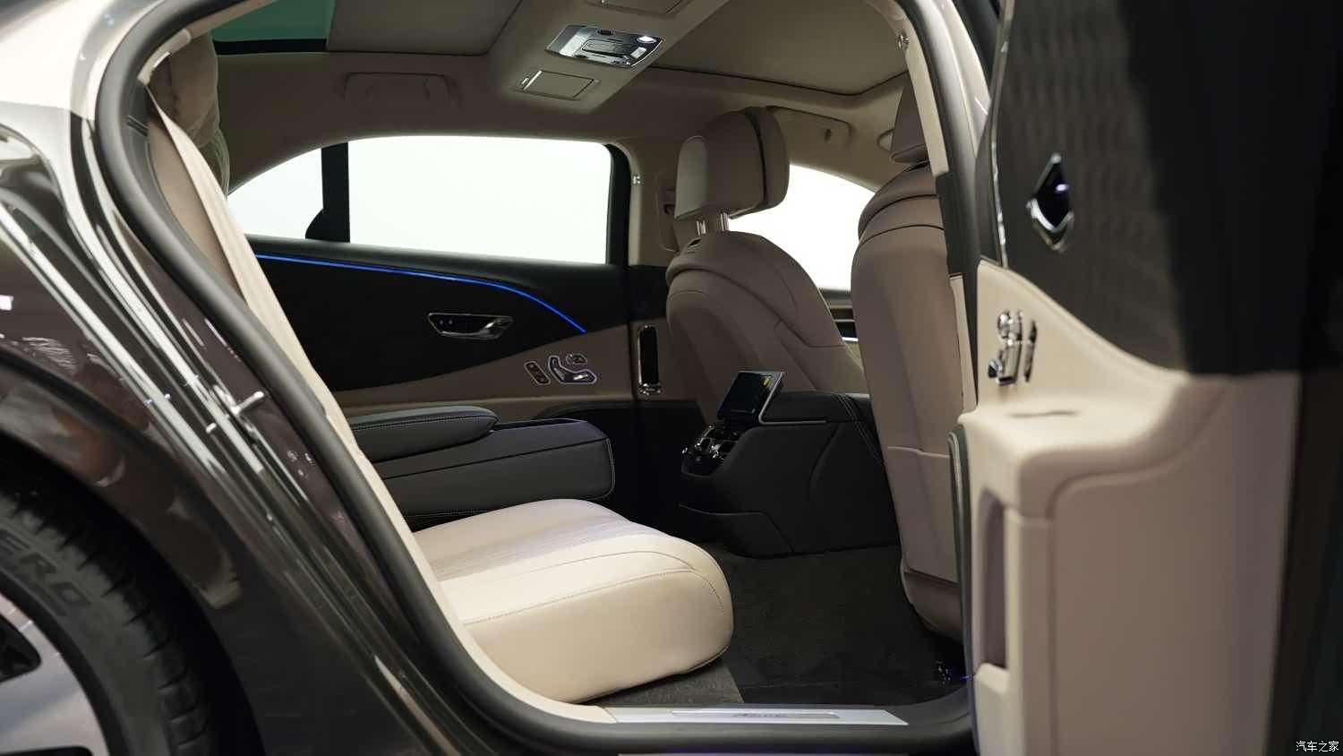 Bentley Flying Spur, 2024 30