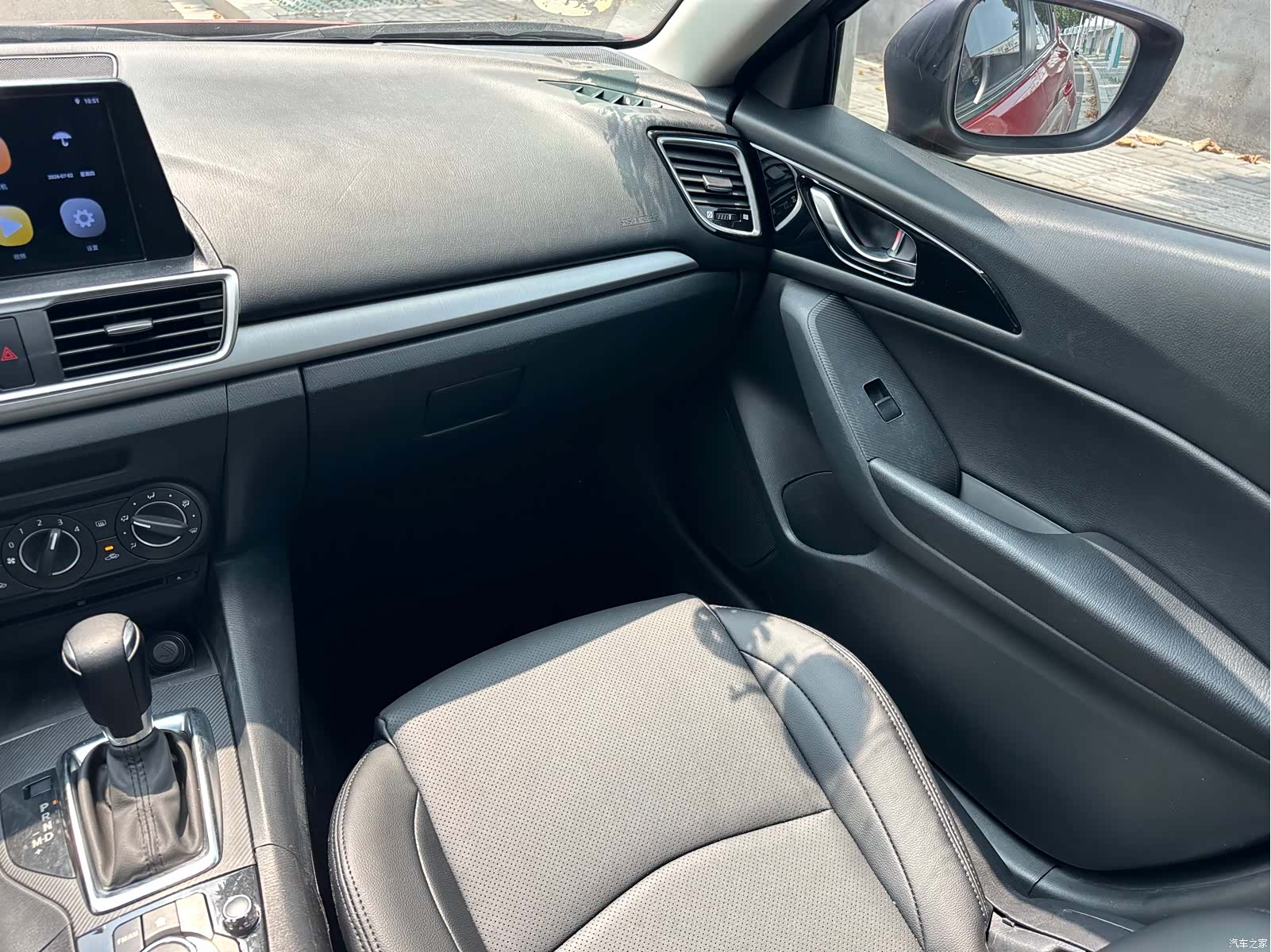 Mazda Mazda3, 2015 13