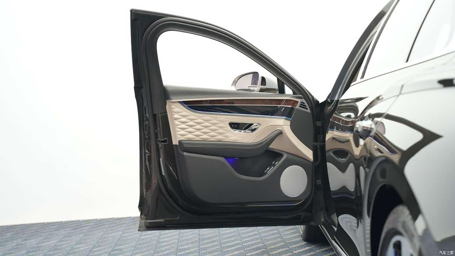 Bentley Flying Spur, 2024 20