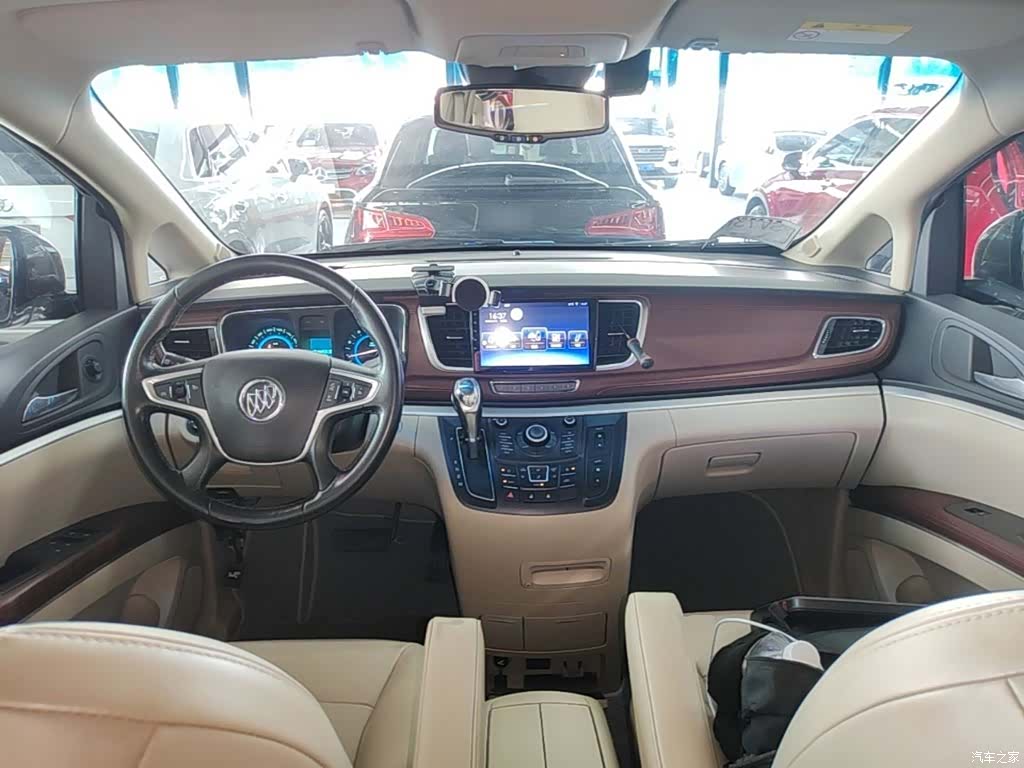 Buick GL8, 2016 10