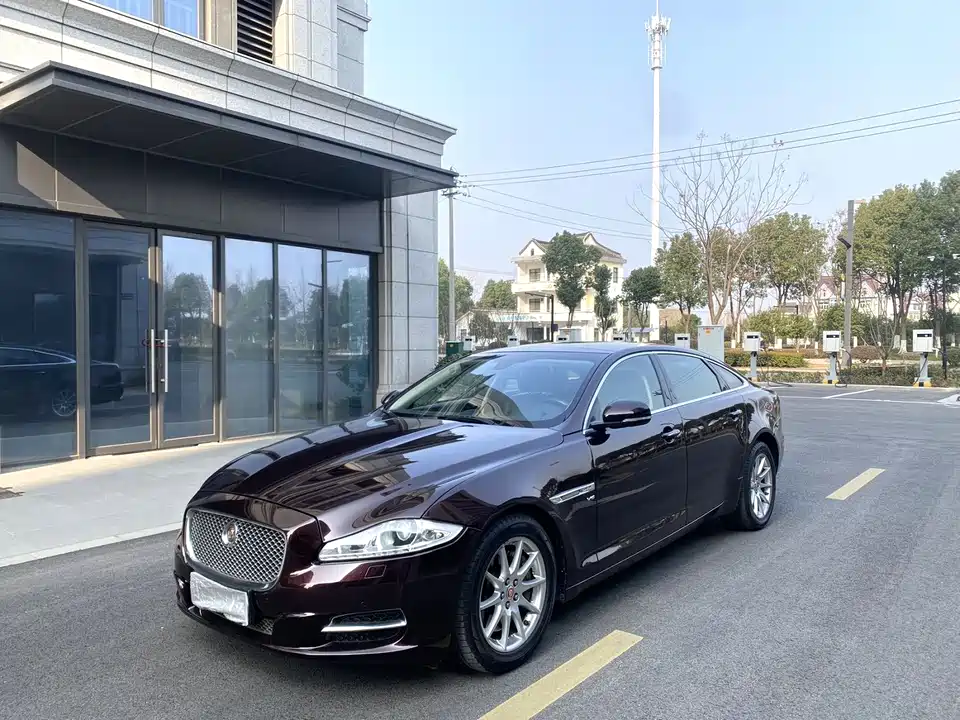 Jaguar XJ
