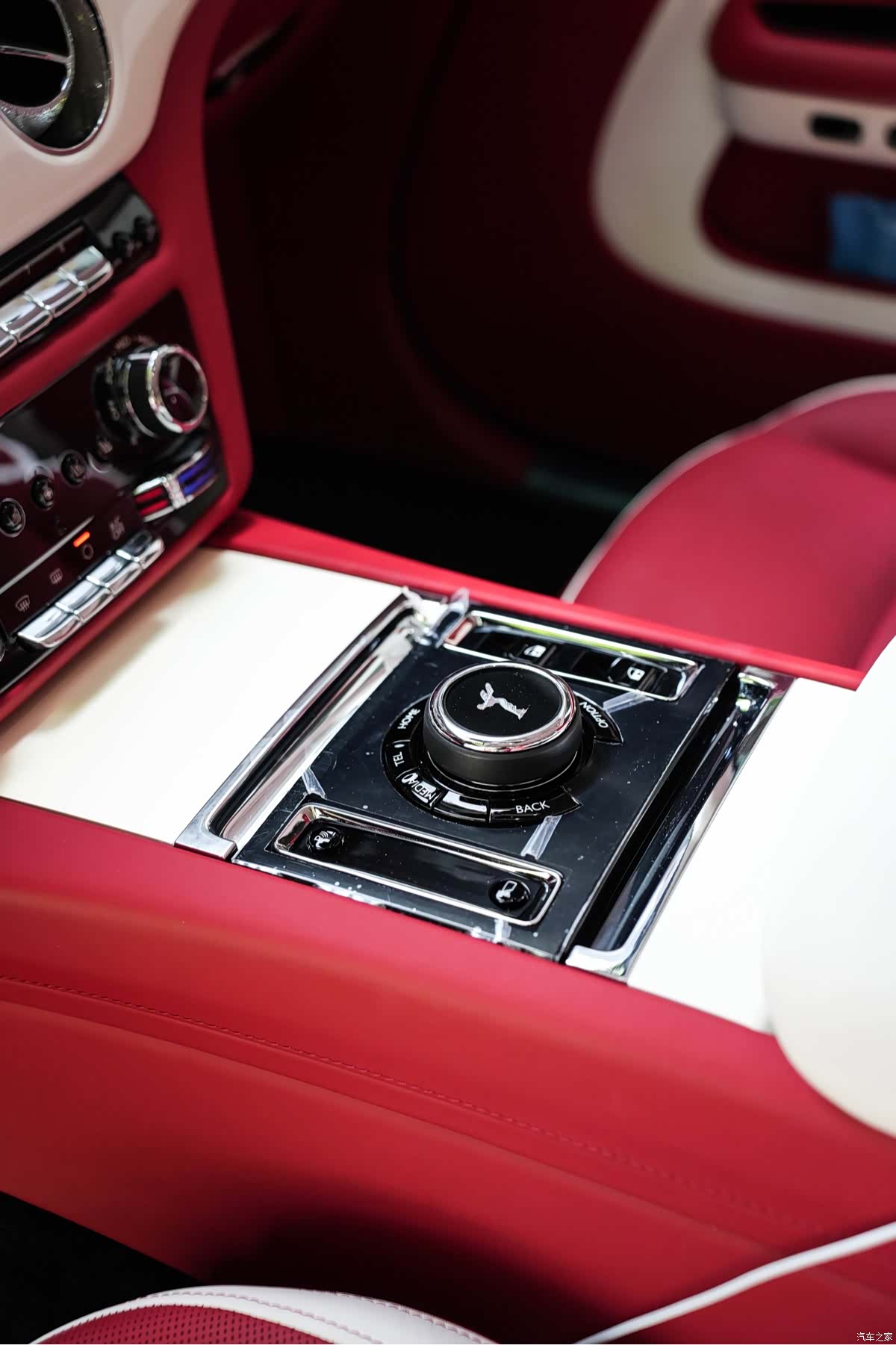 Rolls-Royce Spectre, 2024 12