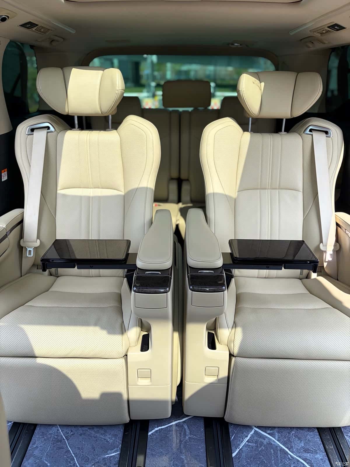Toyota Alphard, 2022 18