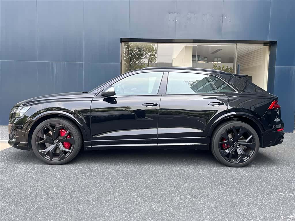Audi Q8, 2025 4