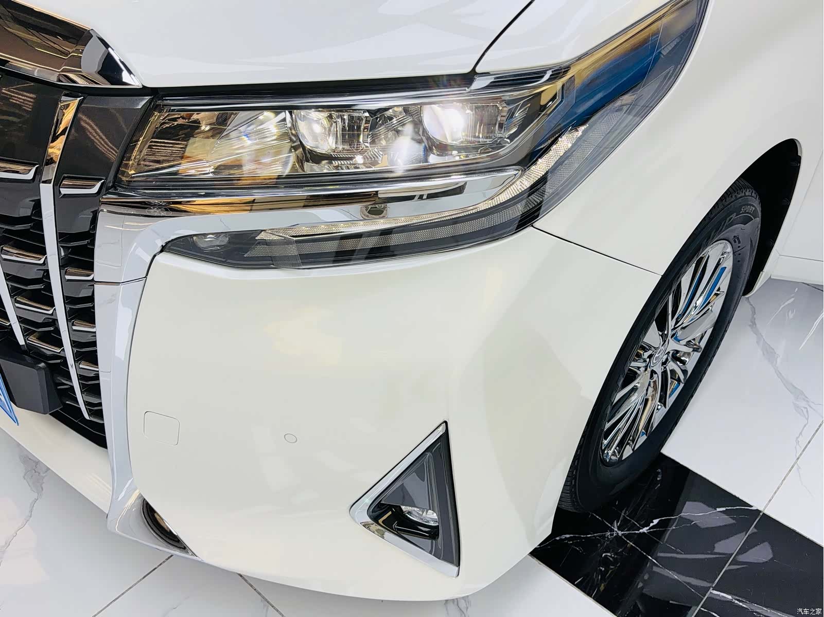 Toyota Alphard, 2022 20