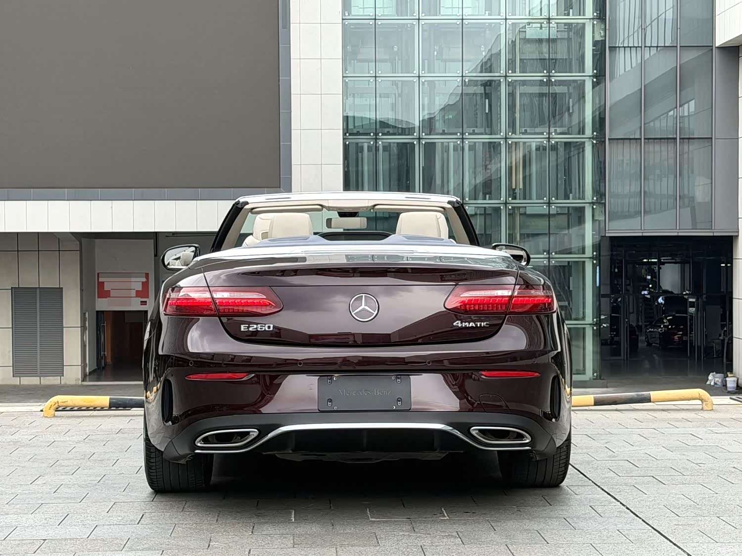 Mercedes-Benz E-Class, 2023 3