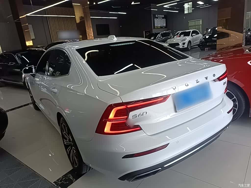 Volvo S60, 2022 все фото