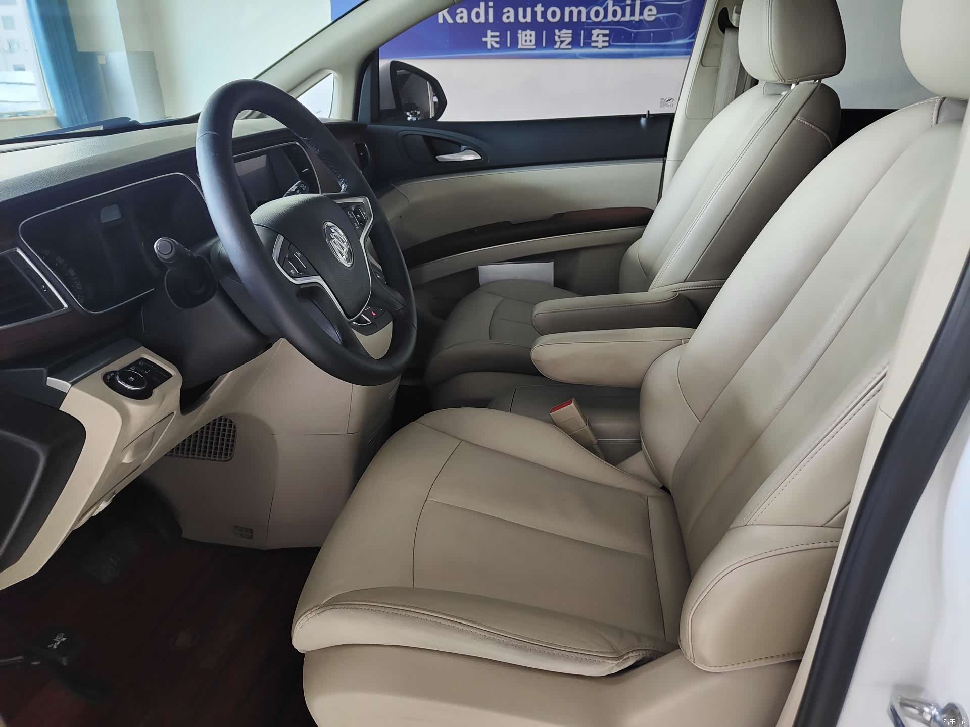 Buick GL8, 2019 4