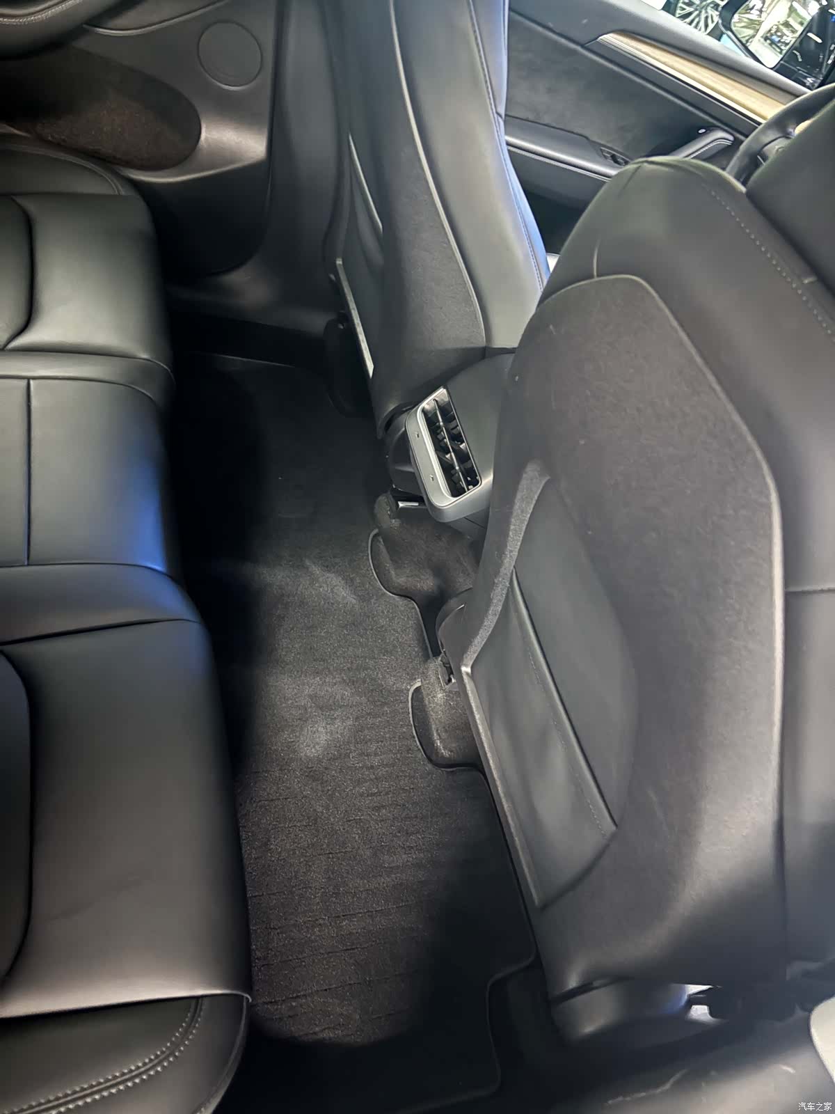 Tesla Model Y, 2023 12