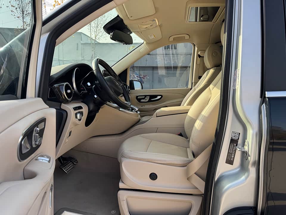 Mercedes-Benz V-class