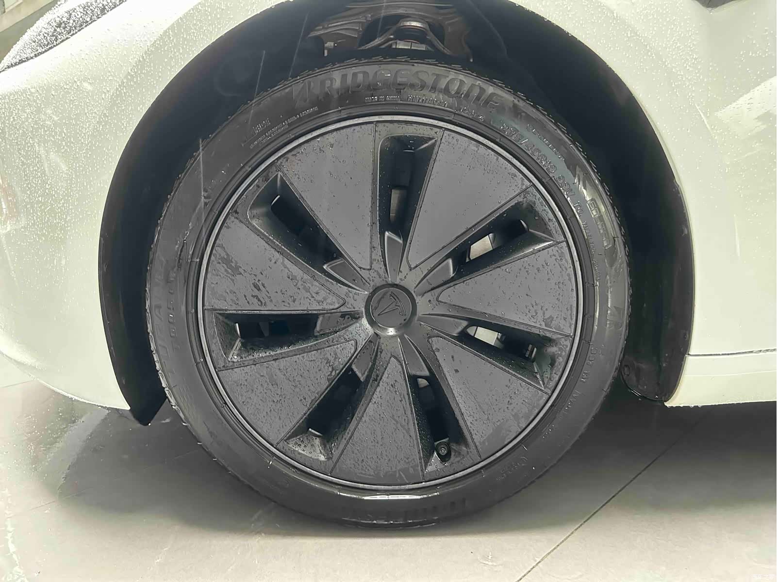 Tesla Model 3, 2025 3