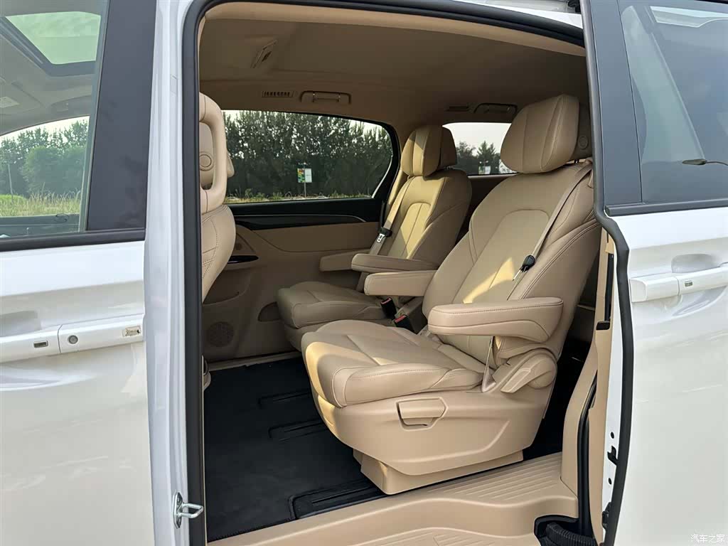 Buick GL8, 2025 10