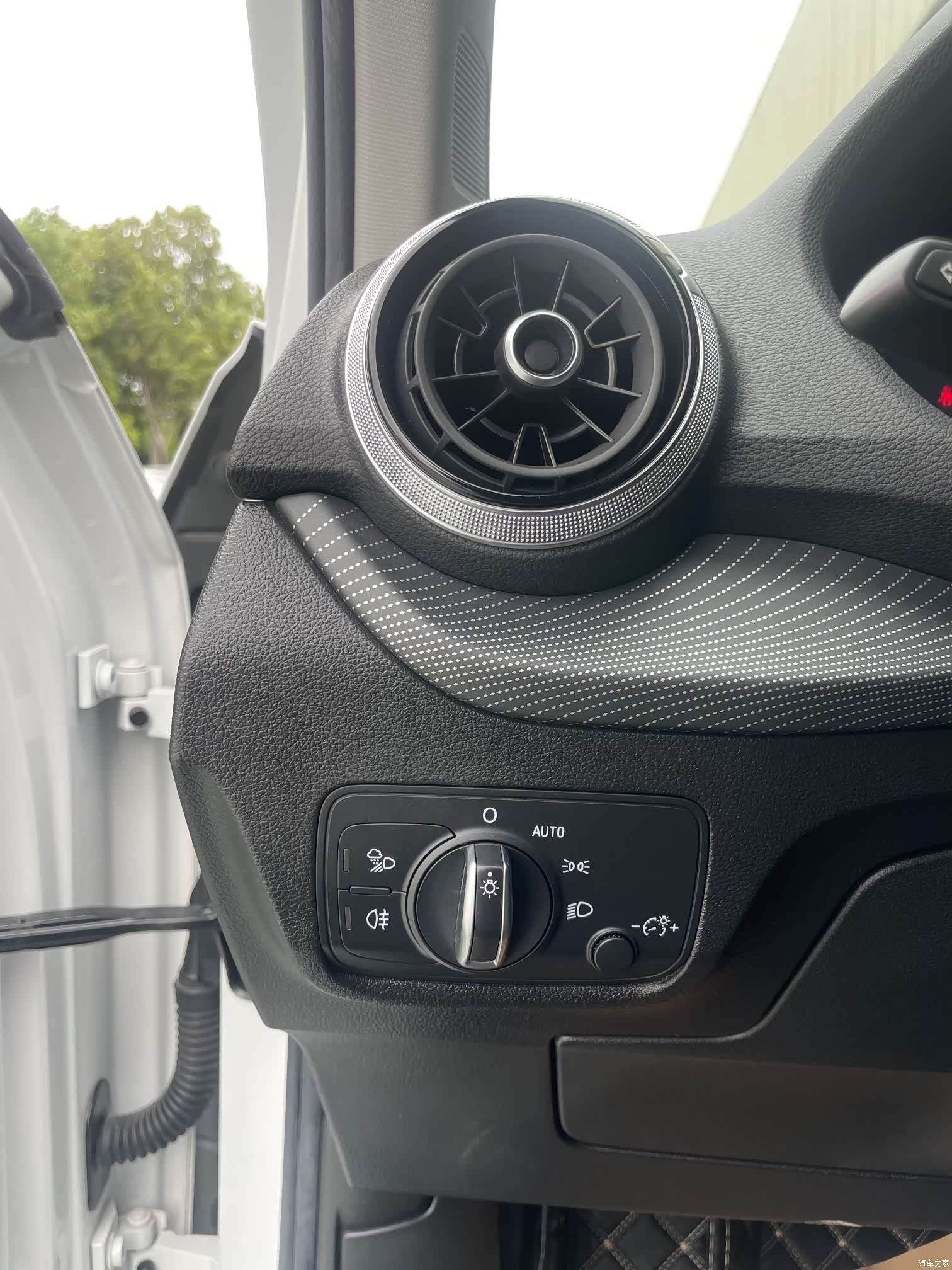 Audi Q2L, 2022 11