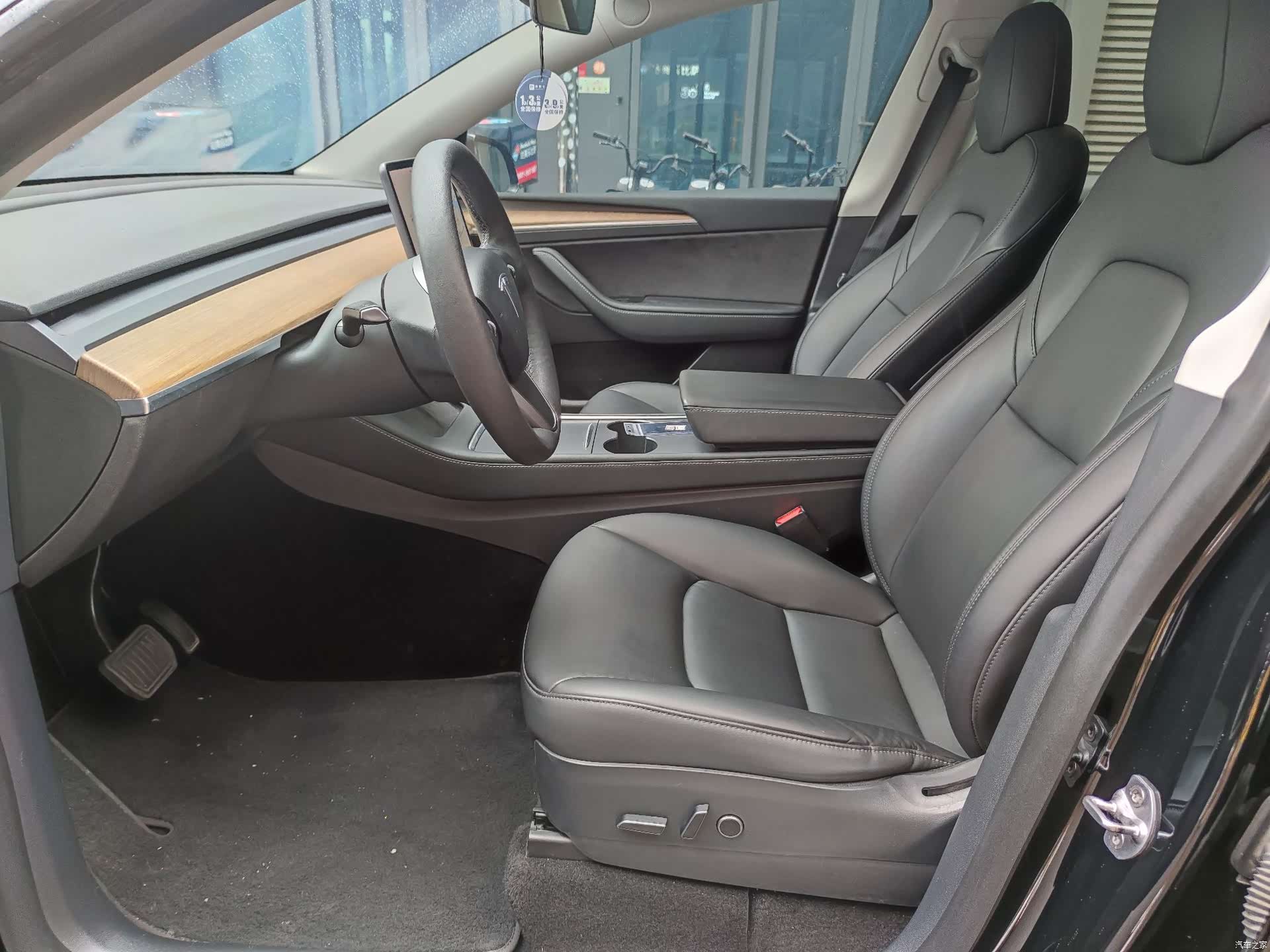 Tesla Model Y, 2021 все фото