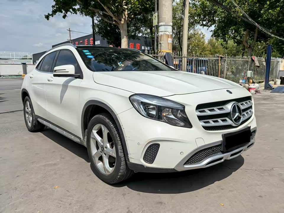 Mercedes-Benz GLA Mercedes-Benz GLA