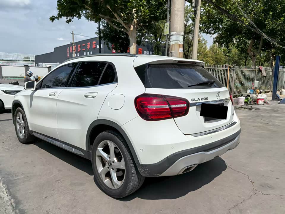 Mercedes-Benz GLA Mercedes-Benz GLA