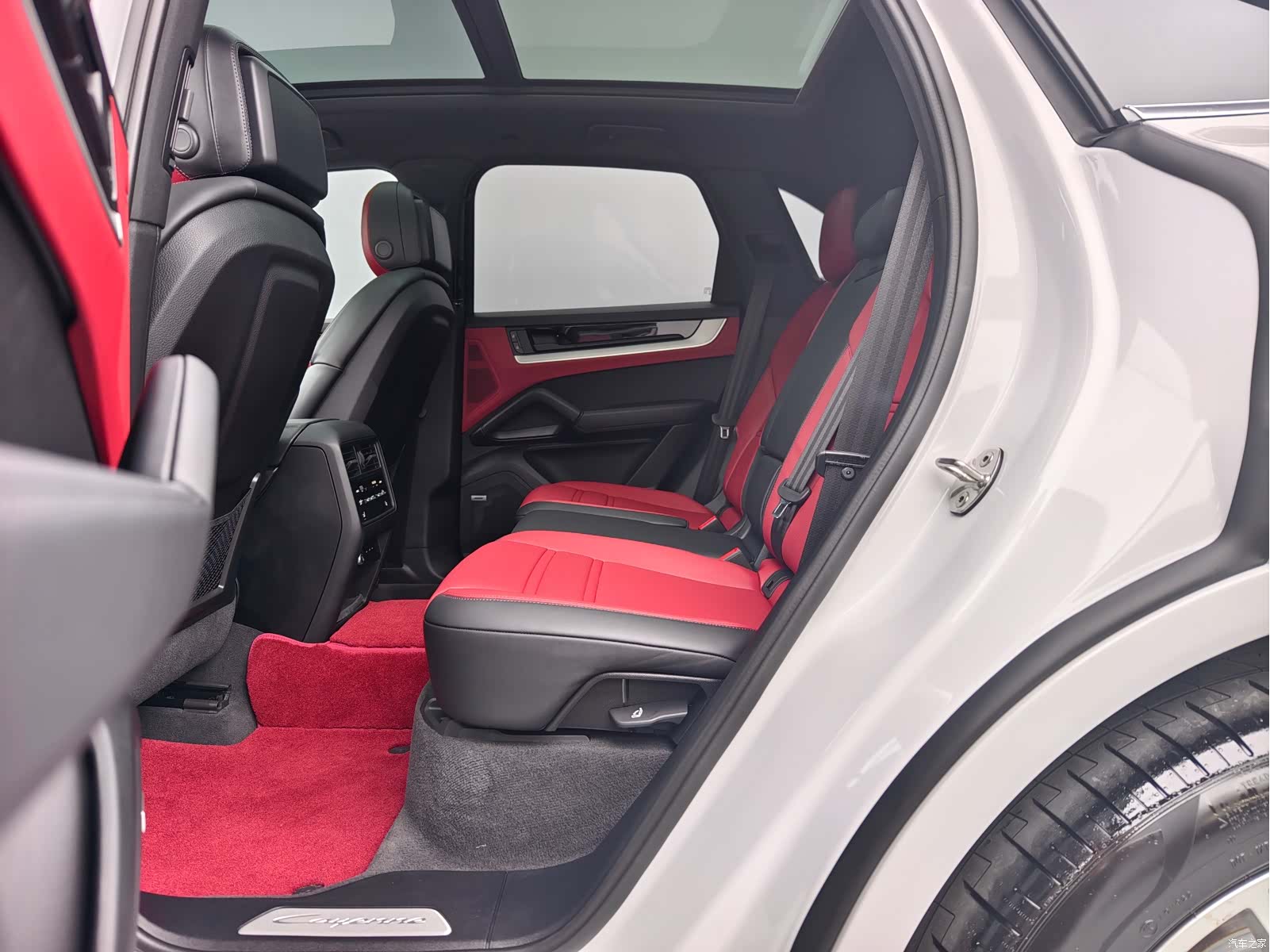 Porsche Cayenne, 2025 10