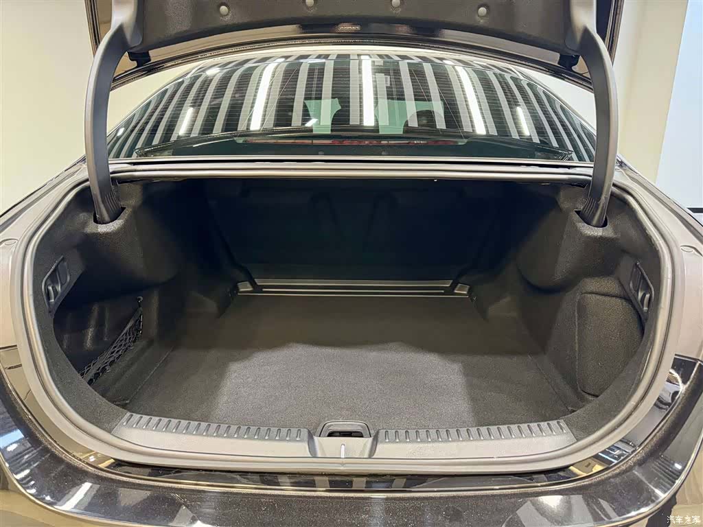 Mercedes-Benz E-Class, 2024 12