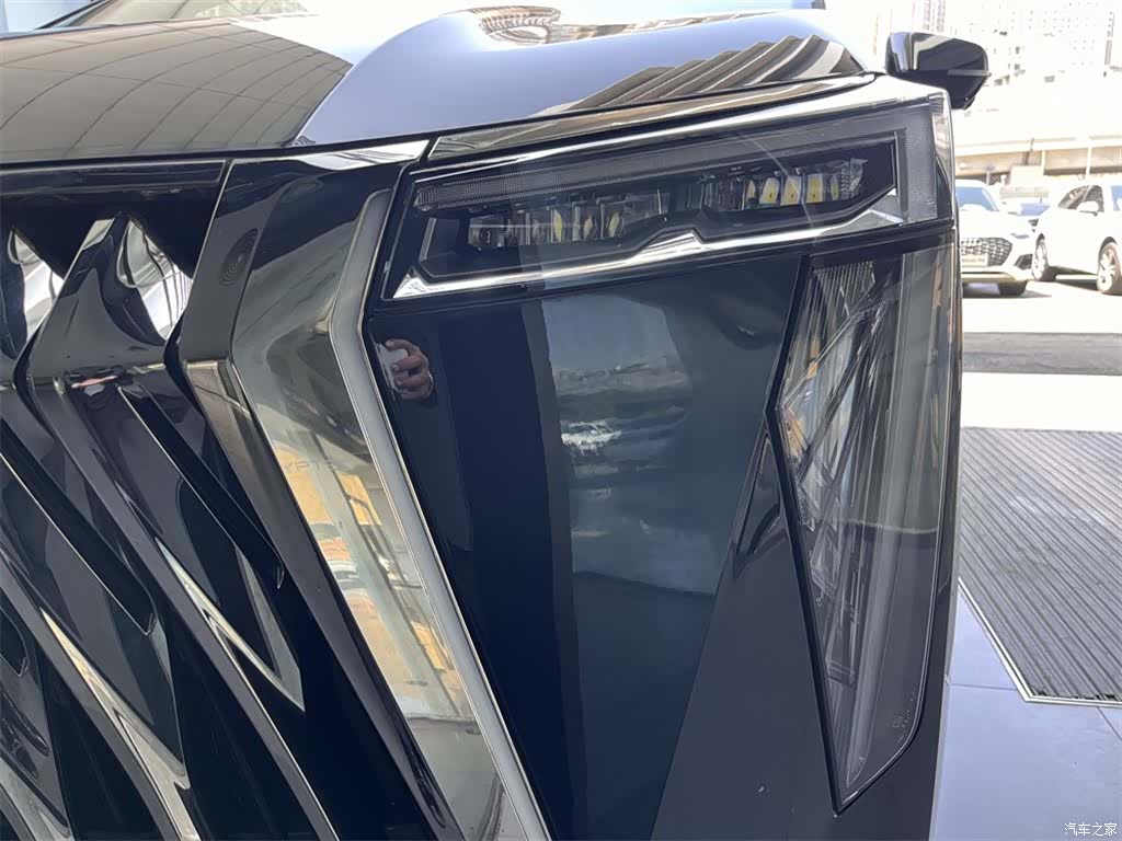 Trumpchi E9, 2026 13