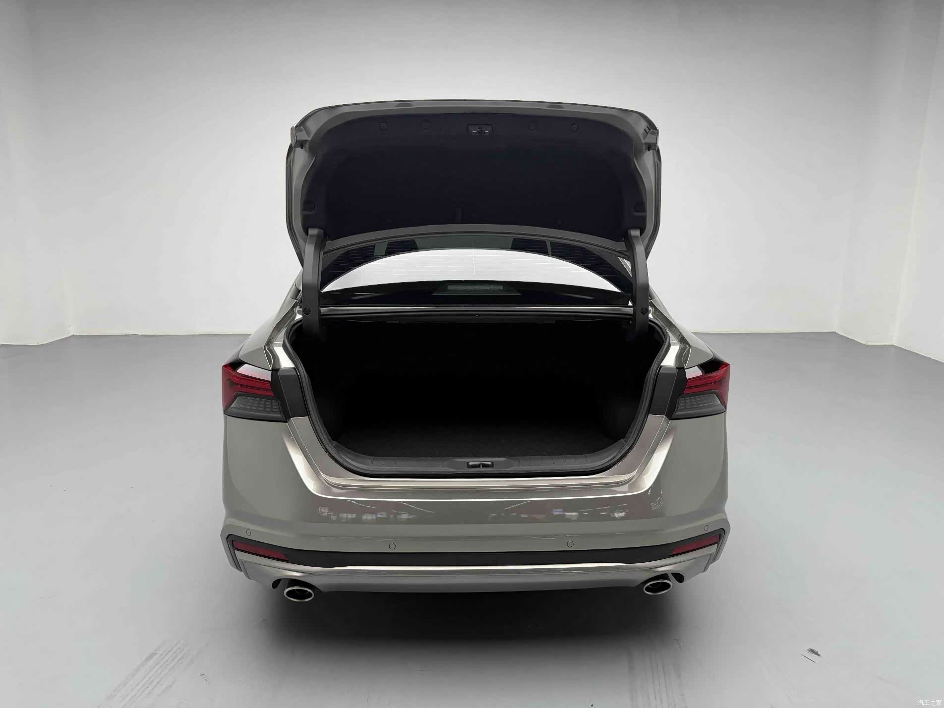 Nissan Teana, 2025 18