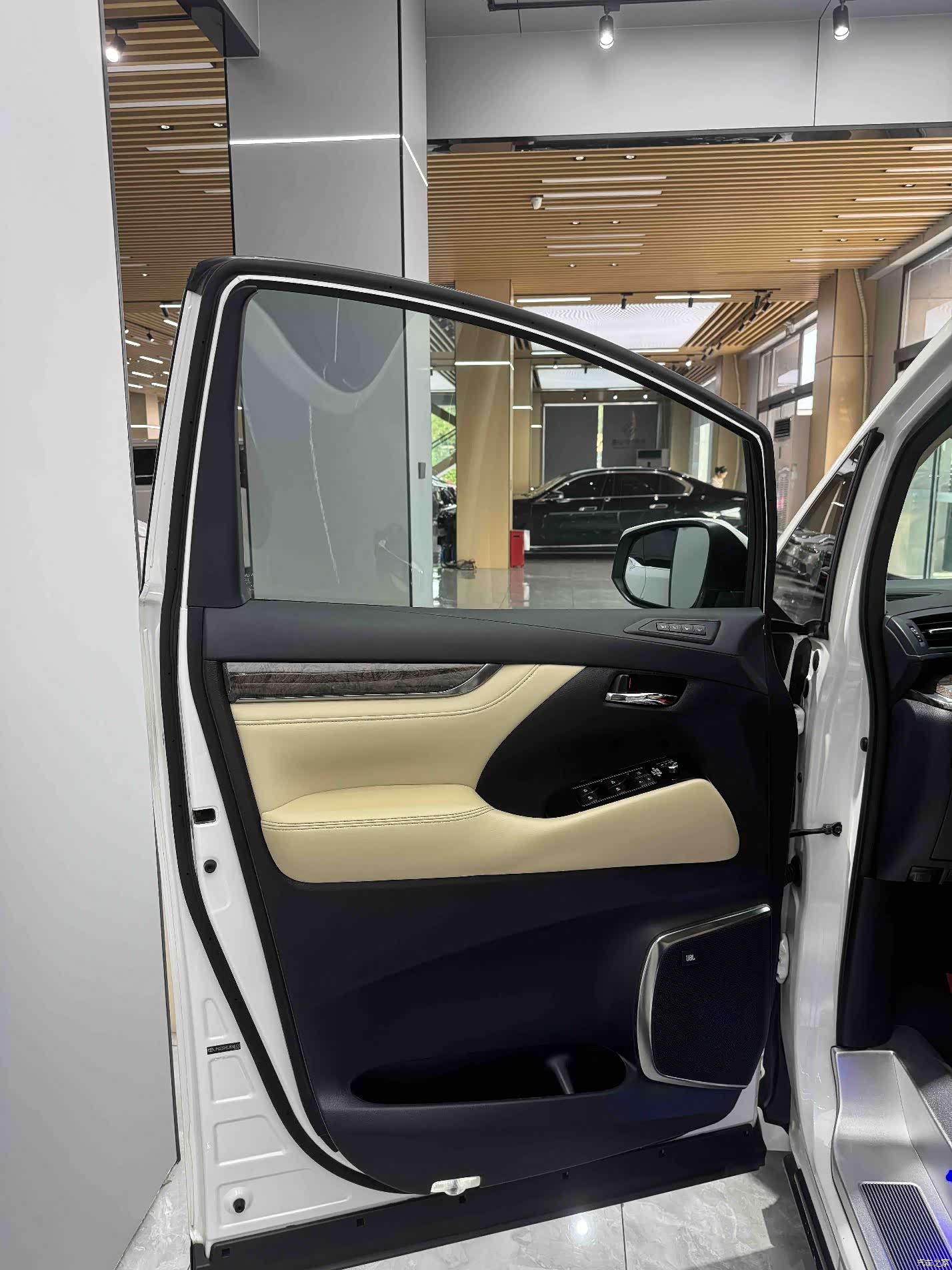 Toyota Alphard, 2019 9