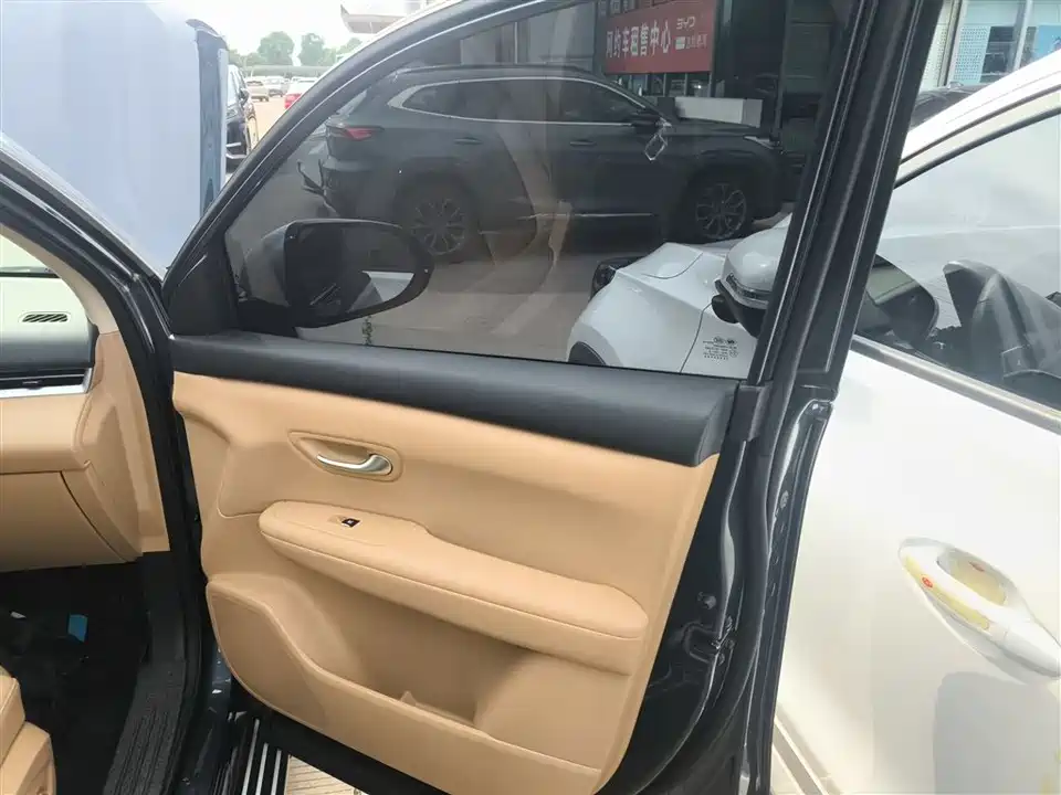 Landwind E5 PLUS