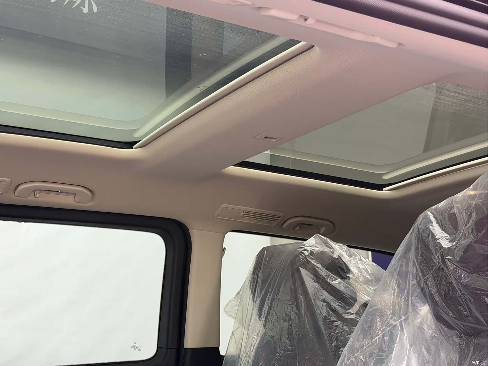 Mercedes-Benz V-Class, 2026 13