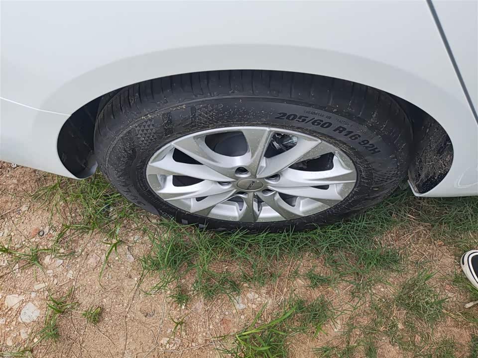 Roewe i5