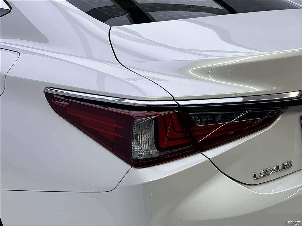 Lexus ES, 2024 10