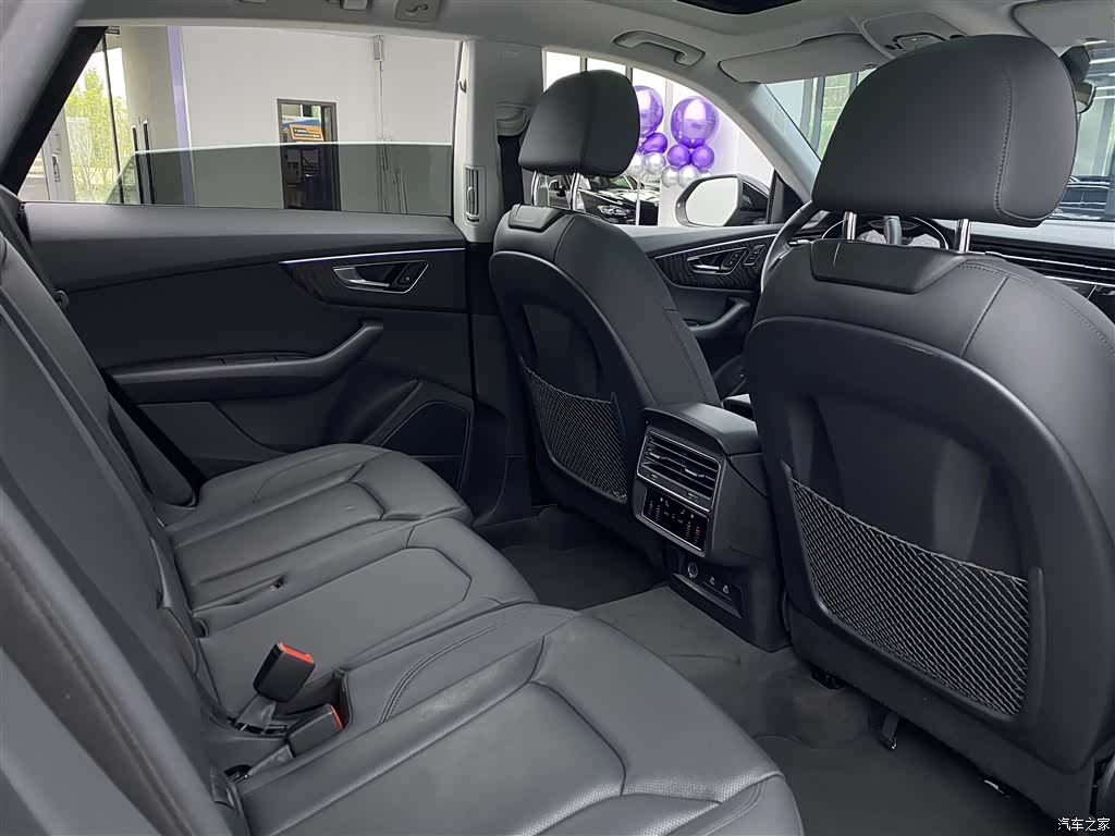Audi Q8, 2022 11