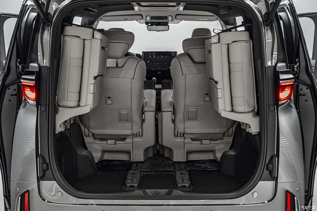 Toyota Vellfire, 2023 43