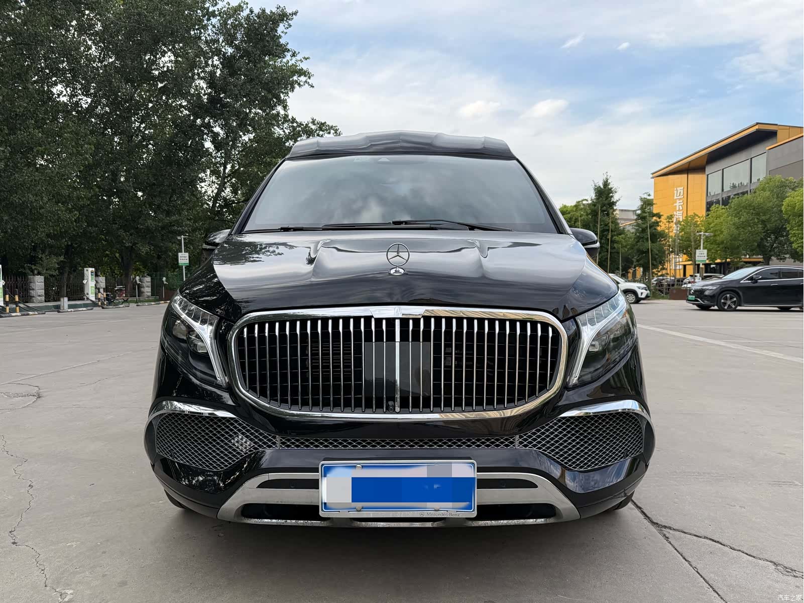 Mercedes-Benz V-Class, 2023 1