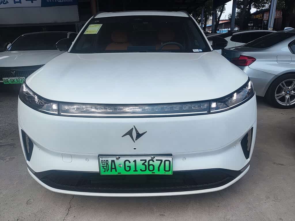 Dongfeng eπ008