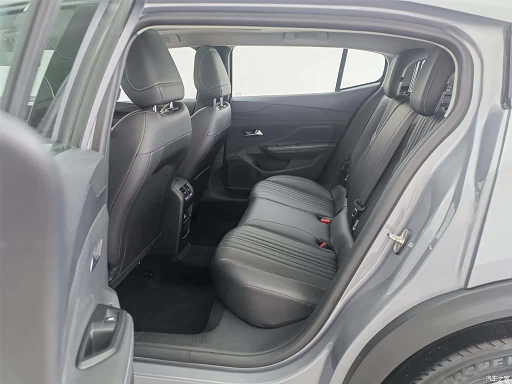 Peugeot 408, 2025 15