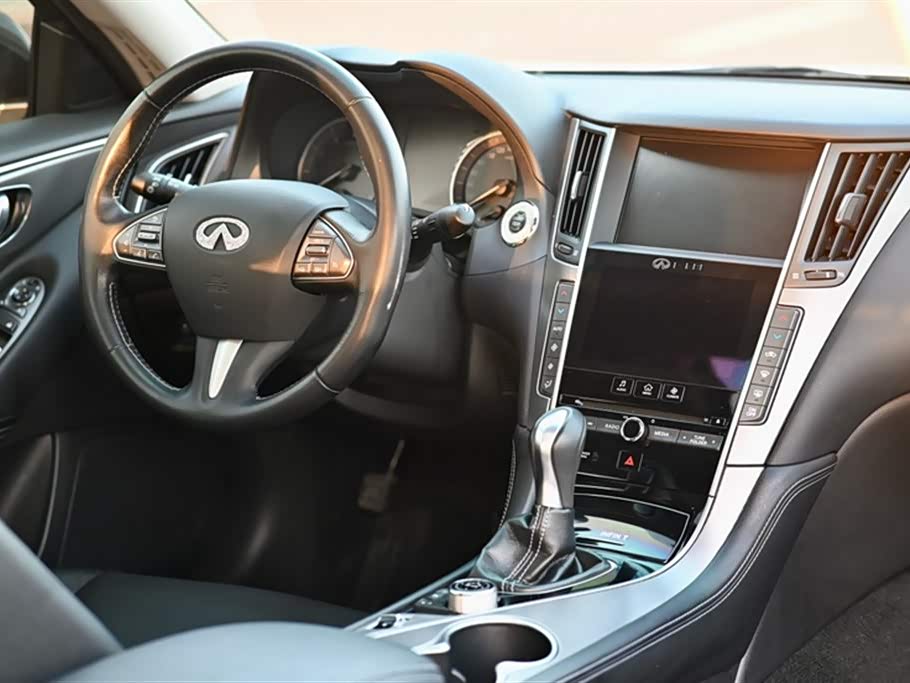 Infiniti Q50L