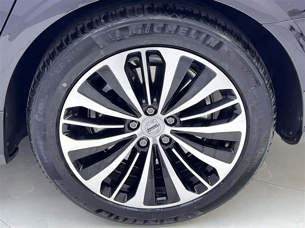 Volvo S90, 2025 10