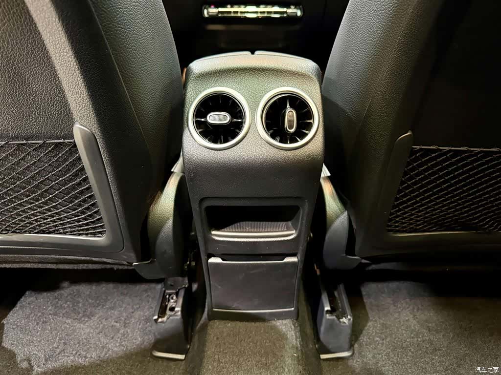 Mercedes-Benz GLB, 2025 21