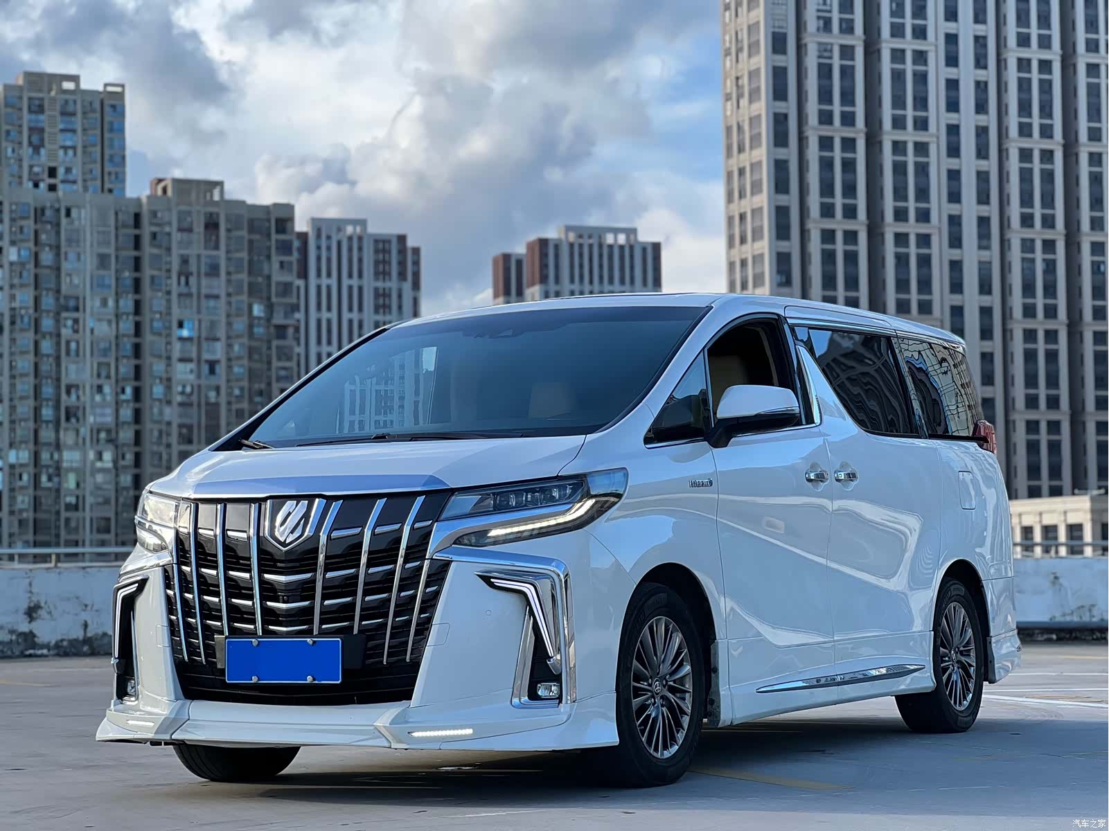 Toyota Alphard, 2020 1