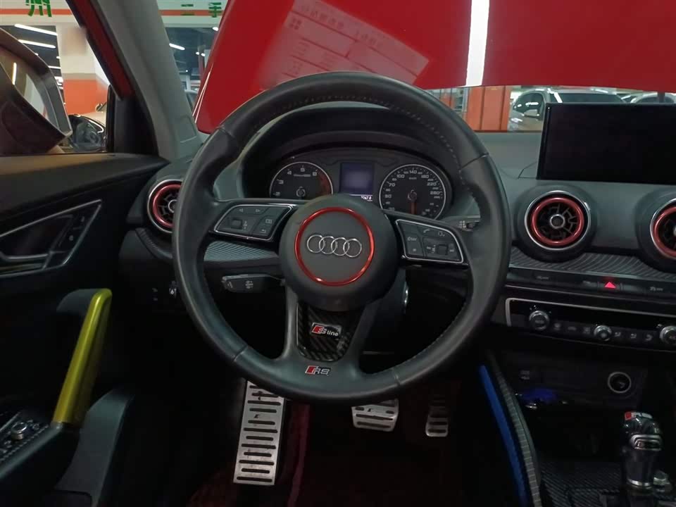 Audi Q2L